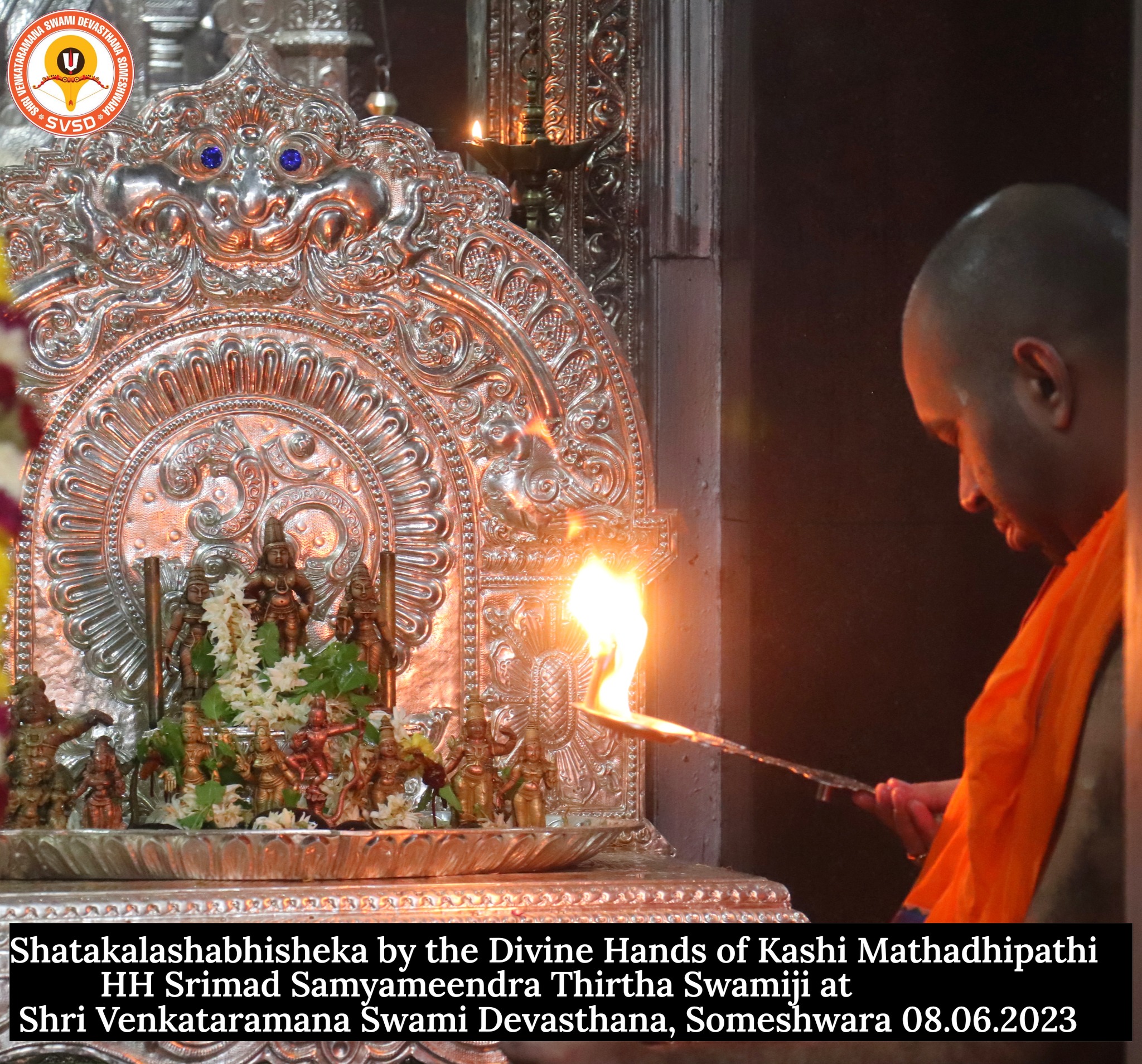 Swamiji performing deepa aarti